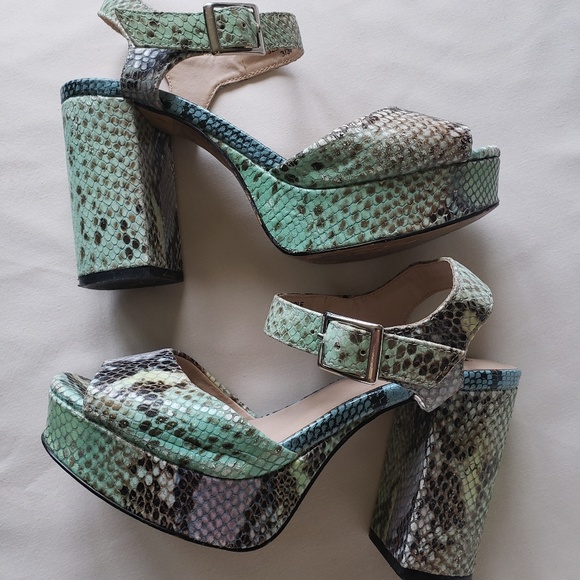 Topshop Shoes - Topshop Chunky Heel Platform Snkae Print Sandals